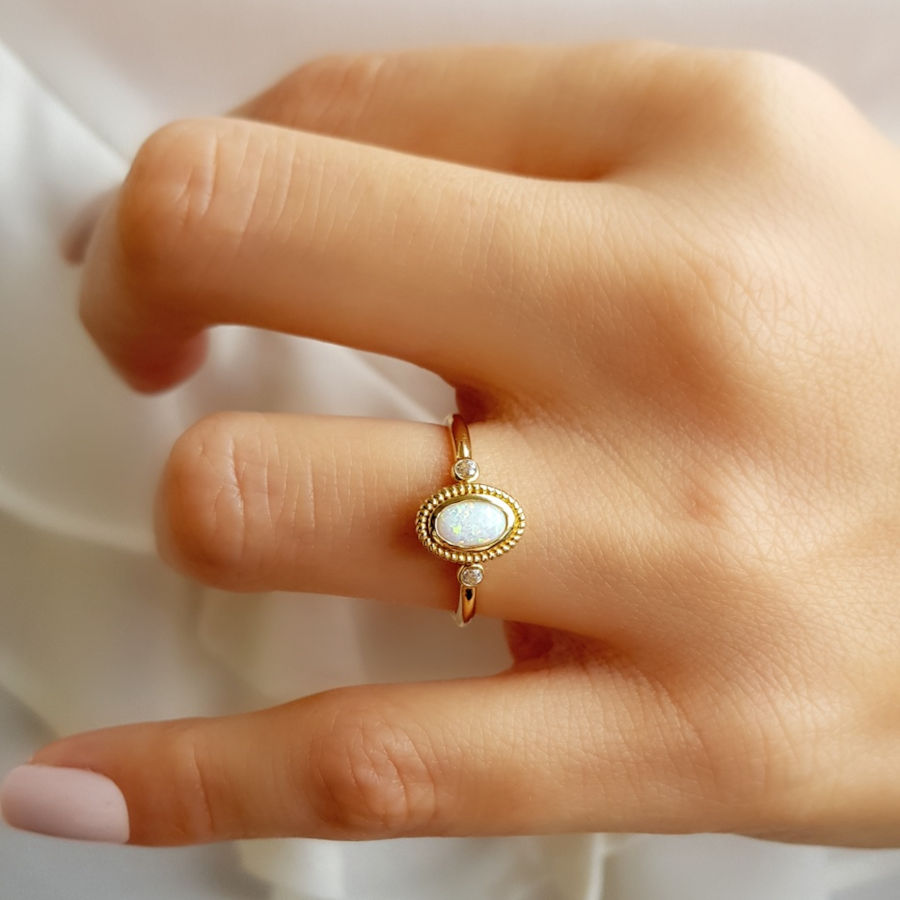 CNG Jewels - Beyaz Opal Taşlı Düz Kol Trend Altın Yüzük