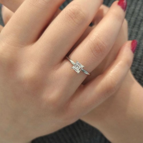 Kare Zümrüt Kesim Tektaş Gümüş Kadın Yüzük - CNG Jewels