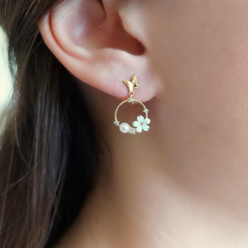 CNG Jewels - Kelebek ve Beyaz Çiçekli Gold Gümüş Kadın Küpe