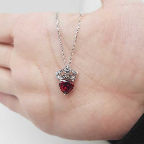 CNG Jewels - Kırmızı Taşlı Kalp Kraliçe Tacı Gümüş Bayan Kolye