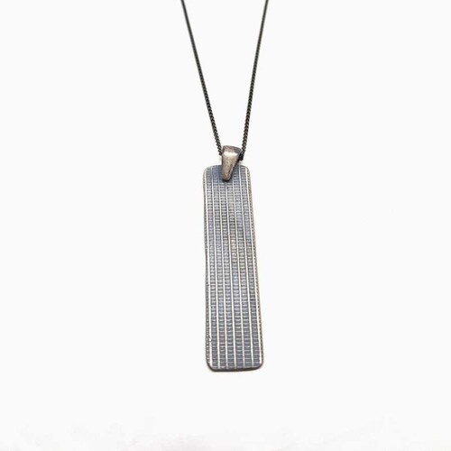 CNG Jewels - Küçük Kare Desenli Dikdörtgen Uzun Plaka Uzun Zincirli Gümüş Erkek Kolye