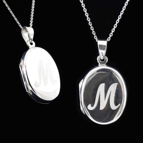 CNG Jewels - Oval Kapaklı İçine Resim Konabilen M Harfi Yazılı Gümüş Bayan Kolye