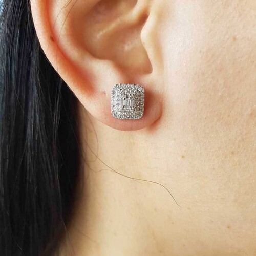 CNG Jewels - Pırlanta Model Ortası Baget Çevresi Taşlı Gümüş Küpe