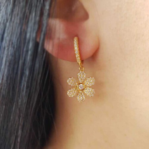CNG Jewels - Taşlı Çiçek Modeli Altın Rengi Gümüş Küpe