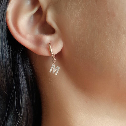 Taşlı Harf Sallantılı Gümüş Halka Küpe - 1