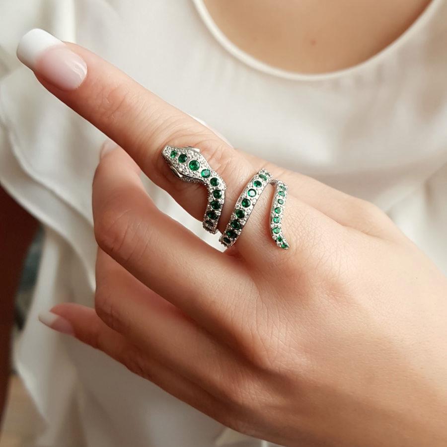 Zümrüt Taşlı Sarmal Yılan Gümüş Kadın Yüzük - CNG Jewels (1)